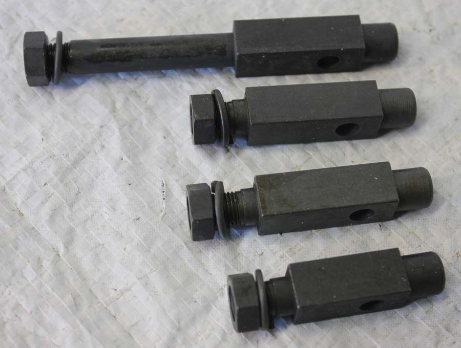 2949-14 Footboard studs