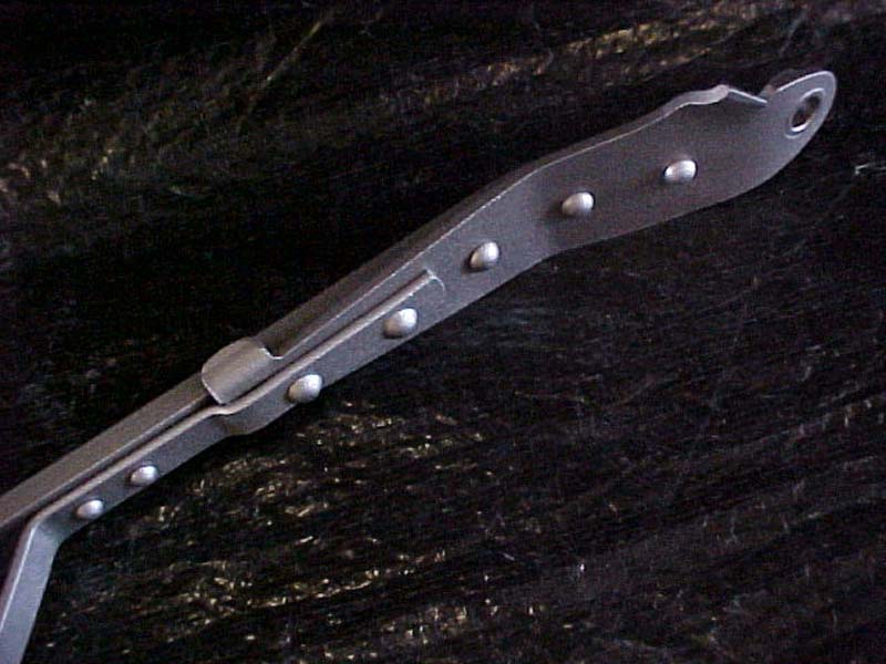VL REAR STAND rivets inside
