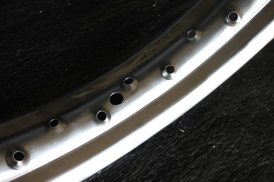 3040-30 valve stem hole