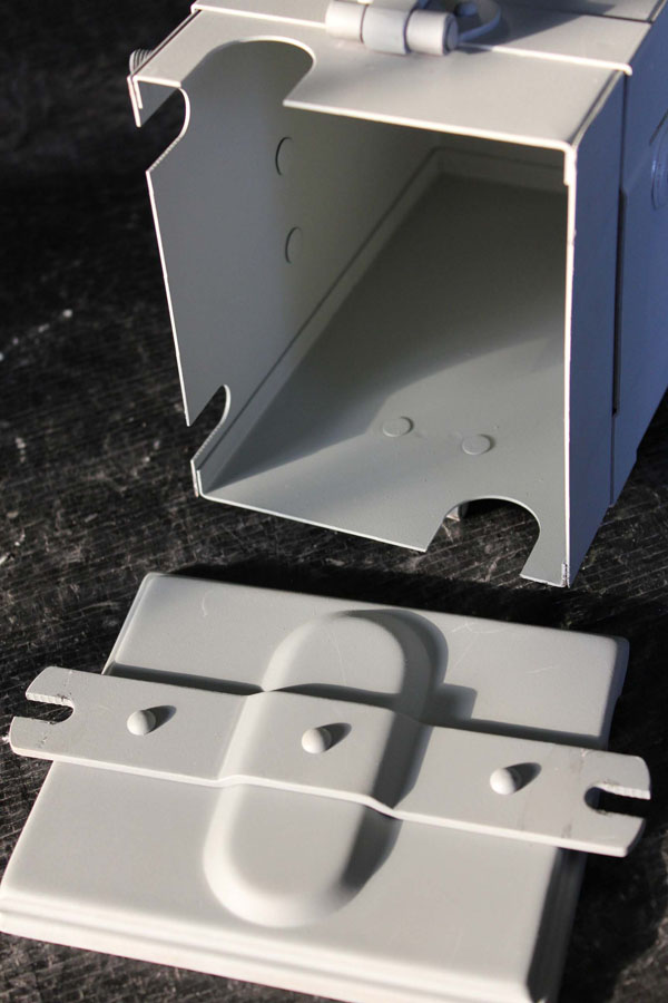 4401-18 Battery Box inside