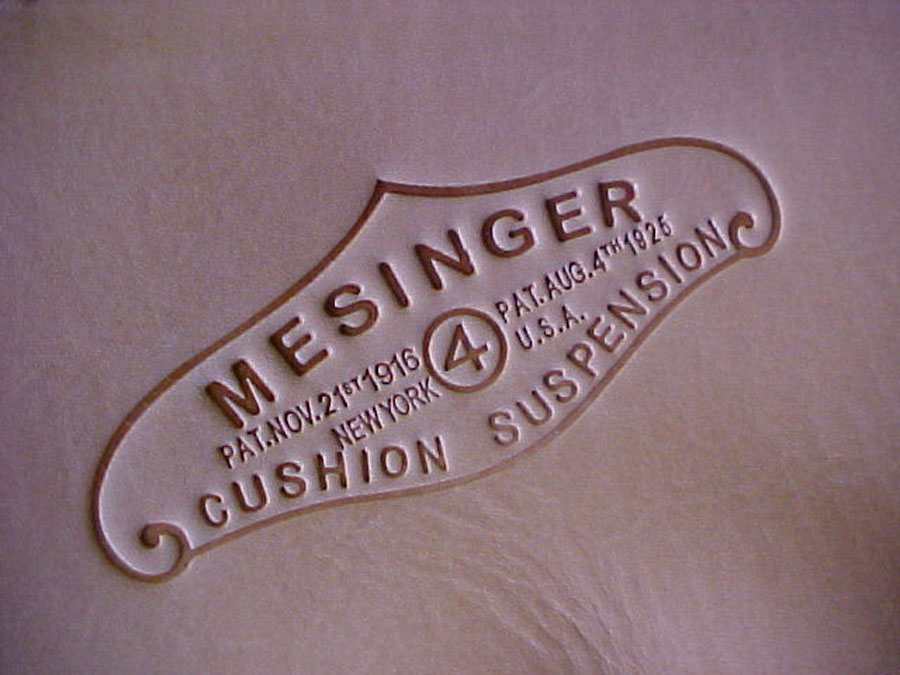 Mesinger 4 blonde logo